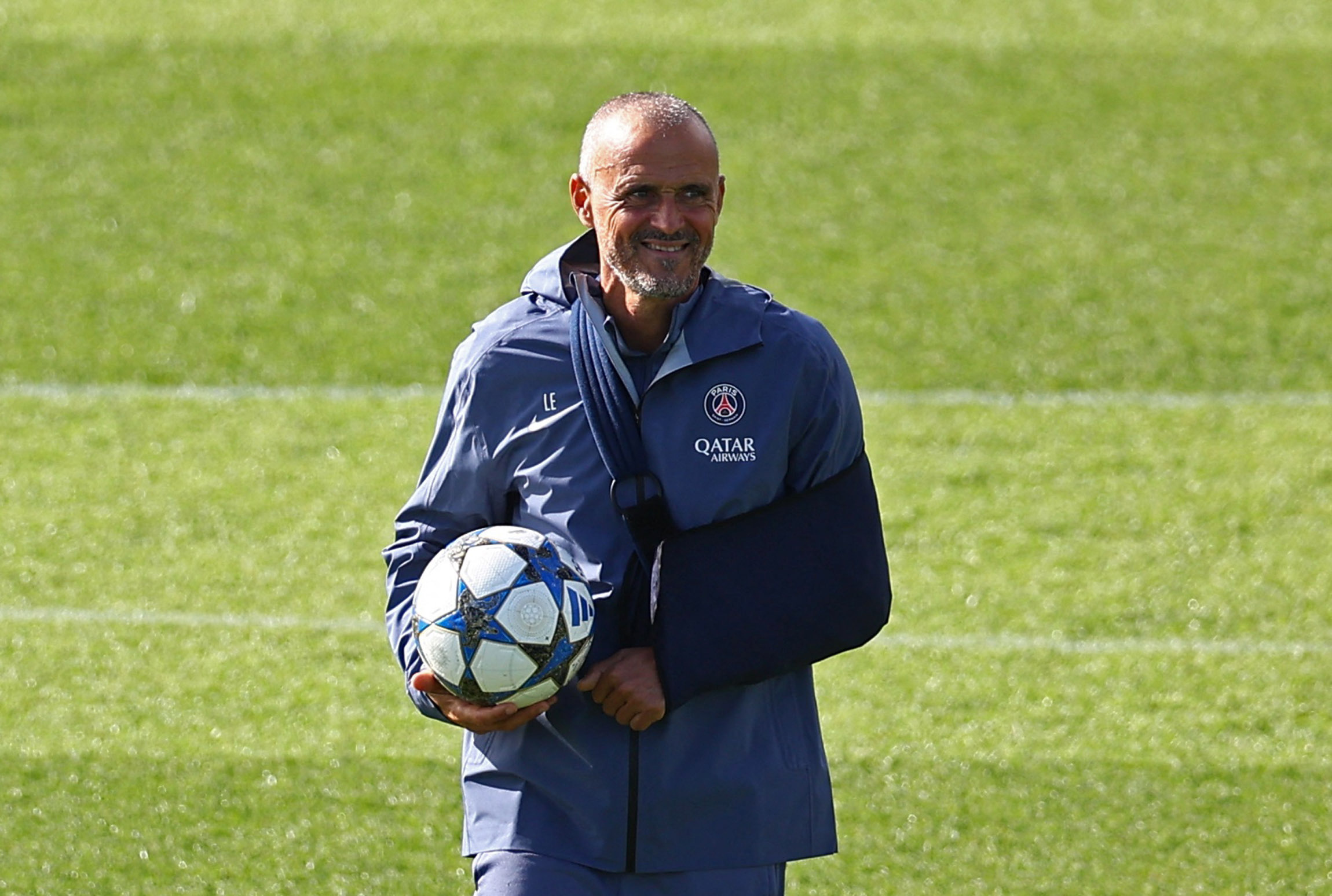 包含从欧超杯在即到年轻球员得到机，窗口期巴黎圣日耳曼备战荷甲的词条